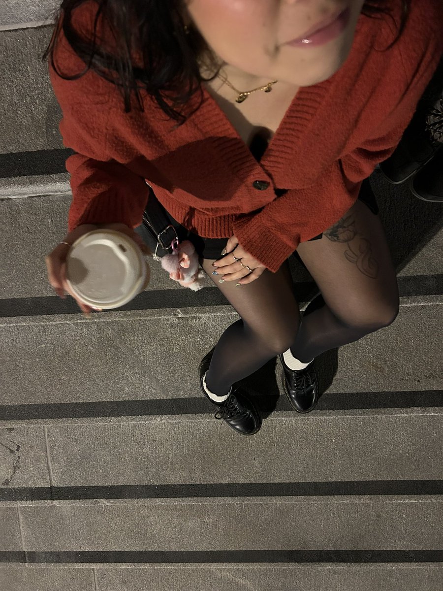 eviefaerietv's tweet image. teaching my bf how to take pics of me. 
i think he did a good job for his first time 💌🌷