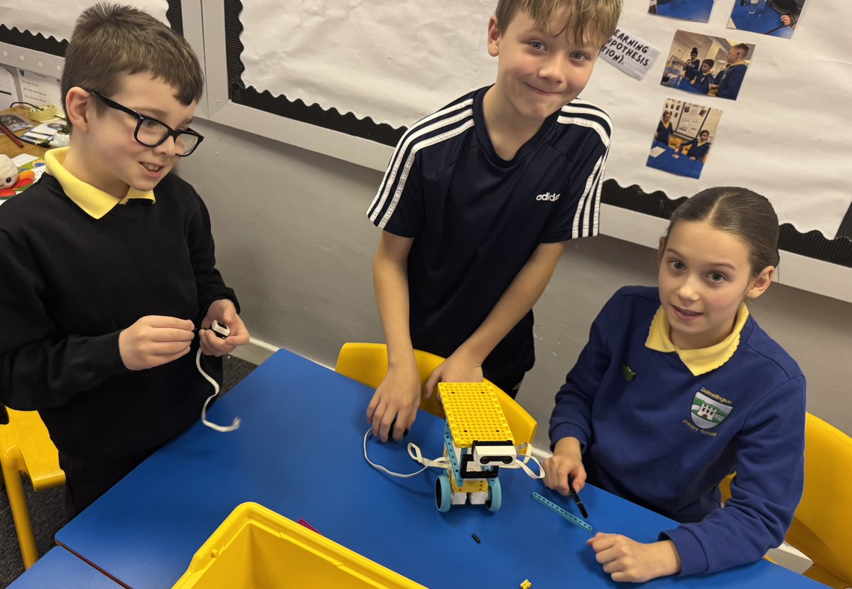 raisingrobots's tweet image. 🙌 P6 &amp;amp; P7 pupils from ⁦@DalmellingtonPS⁩ 🏴󠁧󠁢󠁳󠁣󠁴󠁿 worked as brilliant robot #engineers today - collaborative problem-solving, creativity, innovation &amp;amp; resilience was showcased by every team! Congratulations! 👏 🤖 #STEM ⁦@rafyouthengage⁩ ⁦@LEGO_Education⁩