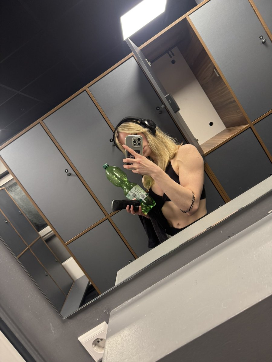 Endlich wieder richtig durchstarten, heute war Brust und Schulter an der Reihe und bei euch so?💪🏼