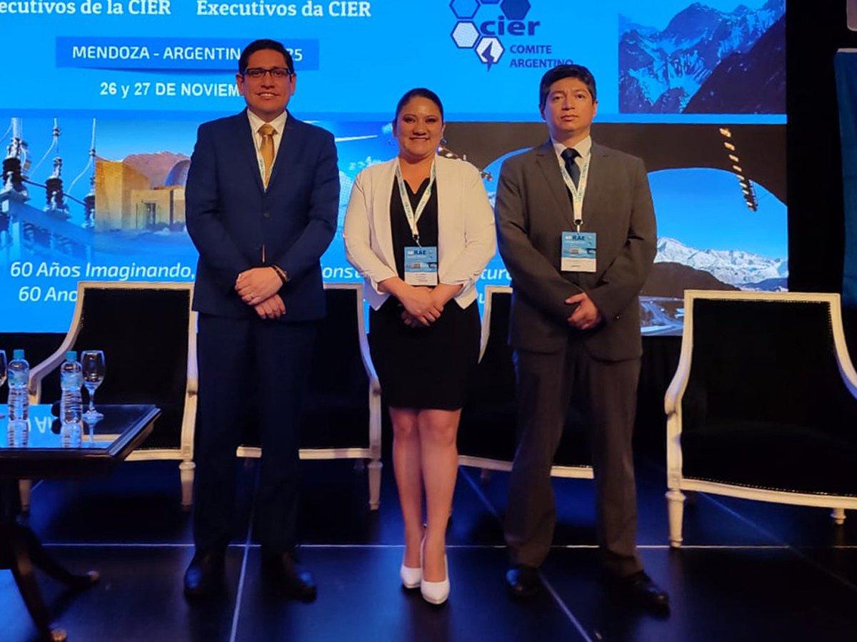 🌎💡[Agenda Internacional]

🤝La ARCONEL participó en la 60° Reunión de Altos Ejecutivos de <a href="/CIER_Energia/">CIER - Comisión de Integración Energética Regional</a> en #Argentina con su Director Ejecutivo (e), Fabricio Porras, autoridades del <a href="/ViceminEnergia/">Viceministerio de Energía 🇪🇨</a> - <a href="/EcuadorMAE/">Ministerio de Ambiente y Energía</a> y <a href="/EcuacierEc/">ECUACIER</a>, y líderes regionales del sector.

#ElNuevoEcuador