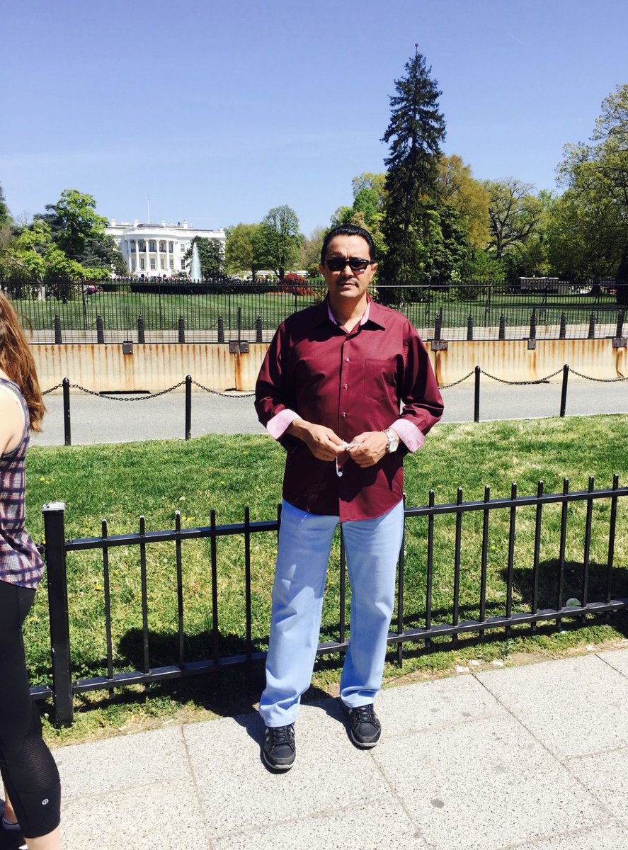 AlqarniAwwad's tweet image. البيت الأبيض ليس مجرد سكن للرئيس👀✋🏻🇺🇸

يتكون مجمع البيت الأبيض الأمريكي من الجناح التنفيذي(الأوسط)،والذي يمثل سكن الرئيس والجناح الغربي وبه (المكتب البيضاوي)مكتب الرئيس وغرفة عرض الموقف ومركز إدارة الأزمات ومكتب المستشارين ومكتب نائب الرئيس وقاعة الإجتماعات ،والجناح الشرقي الذي…