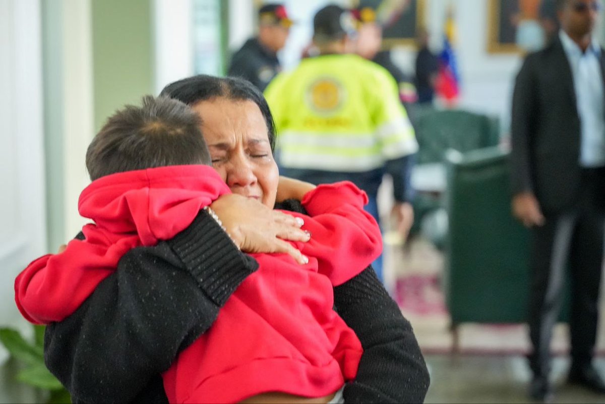 mvz_medinajesus's tweet image. ❤️ Venezuela’s Return to the Homeland Mission brought back Aidan and Aleximar, two minors unjustly separated in the US. They reunited with their families thanks to a humanitarian effort led by the Venezuelan State.
#Venezuela #Humanitarian #Return #Family #sstvi