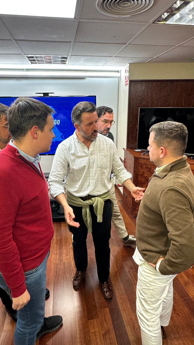 NNGG_RM's tweet image. Mucho liderazgo 🚀

Charlamos con el Alcalde de Elche @PabloRuzV sobre liderazgo !!

Motivados y con ganas de más ⚡️

#juventud #liderazgo