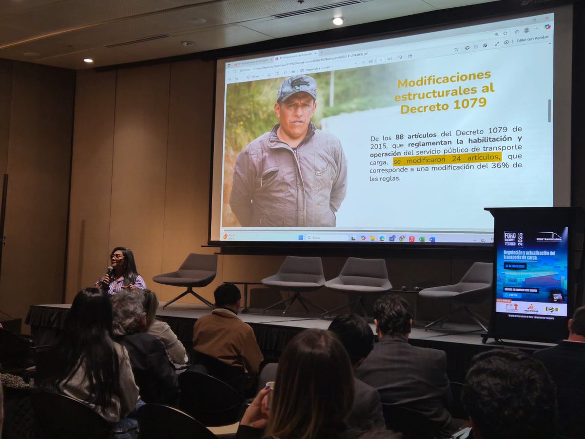 Avanzamos en un diálogo clave sobre regulación y logística del transporte, con la participación de <a href="/MinTransporteCo/">MinTransporte</a>
<a href="/LinaHuari/">lina huari</a> Un espacio de unidad gremial para construir un sector más fuerte y moderno. 🚛🤝✨
#ForoTransporteCarga2025 #UnidadGremial #MovilidadSostenible