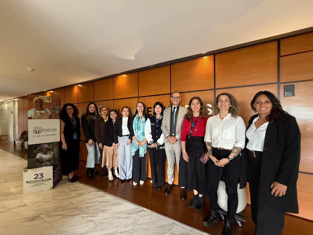 ONUMujeresCol's tweet image. 🌱✨ Junto a @KOICACOLOMBIA, @UNFPAColombia, @APCColombia, @MinIgualdad_Col y @MinAgricultura realizamos el Comité Directivo de cierre de #Raíces, Mujeres #SembradorasDelCambio. 🧵