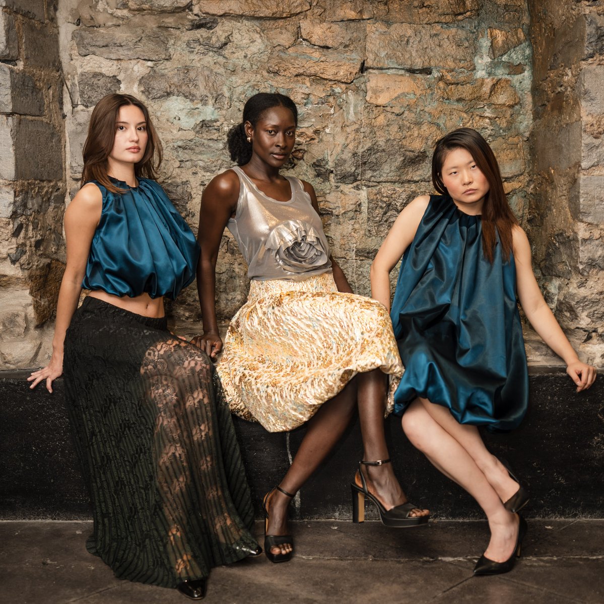 DLVisionMode's tweet image. Hindi Abdalkrim présente sa nouvelle collection des fêtes griffée Hinda A inspirée des sources de dame nature #Fashion #ModeLocale #Designer #Montreal #DLVisionMode  
👉
dlvisionmode.com/2025/11/26/hin…