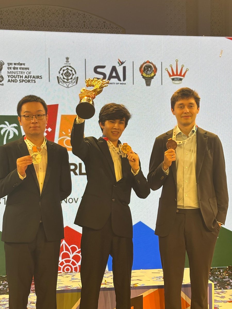 ChessbaseIndia's tweet image. The top 3 players qualified from the FIDE World Cup 2025 at Goa to the FIDE Candidates Tournament 2026 at Cyprus - Javokhir Sindarov, Wei Yi, and Andrey Esipenko at the prize ceremony!

Photo: Anmol Bhargav 
#chess #chessbaseindia #FIDEWorldcup2025