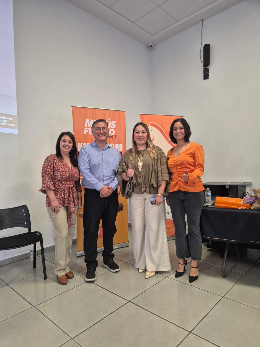 DesarrolloEcoSL's tweet image. Hoy acudimos al cierre del Primer Ciclo de la Incubadora de Negocios Gastronómicos de @CaniracSLP, encabezada por su presidente Alejandro Espinosa Abaroa
Reconocemos el talento que impulsa la gastronomía potosina y fortalece el ecosistema emprendedor. #SanLuisAmable
@SLPMunicipio