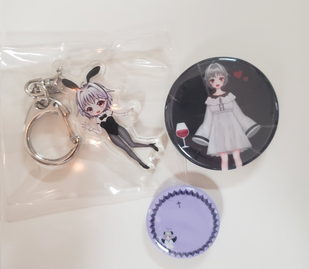 可愛い缶バッジにアクキー届いたよ！ 大事にするね😊 #Heyるーしー