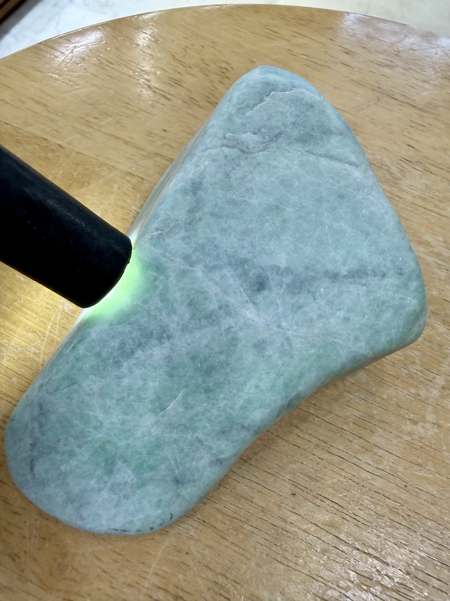 今日のヒスイは、 「灰白地に金山グリーン💚が入るいわゆる、ザ・金山