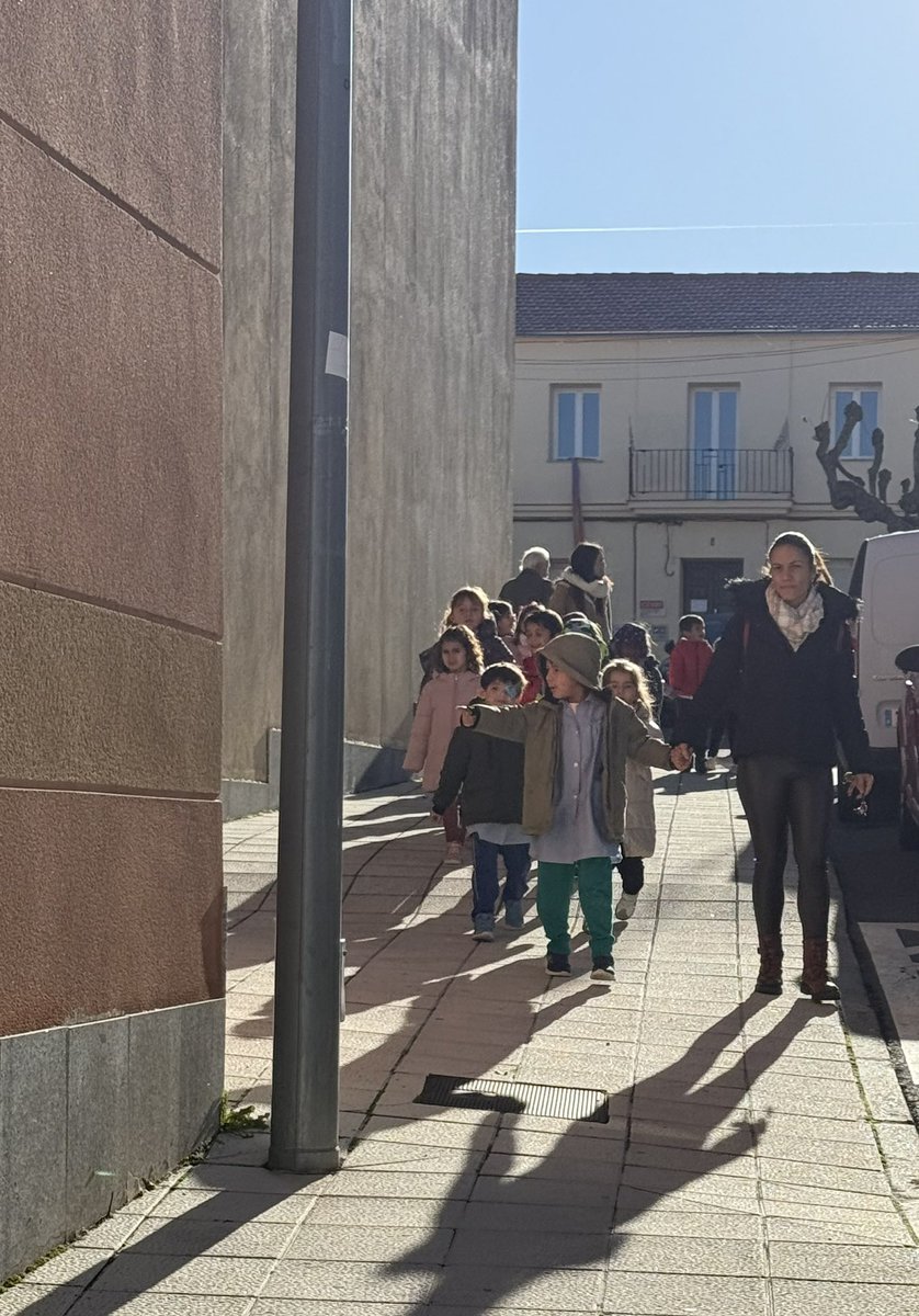 🎭 Los infantiles de los centros educativos de Guijuelo han disfrutado hoy del espectáculo “Nacer, menuda historia”, de Eugenia Manzanera, en el Centro Cultural.

La actividad se enmarca dentro del V Festival Familiar de Teatro Provincia a Escena

#Teatro #CentroCulturalGuijuelo