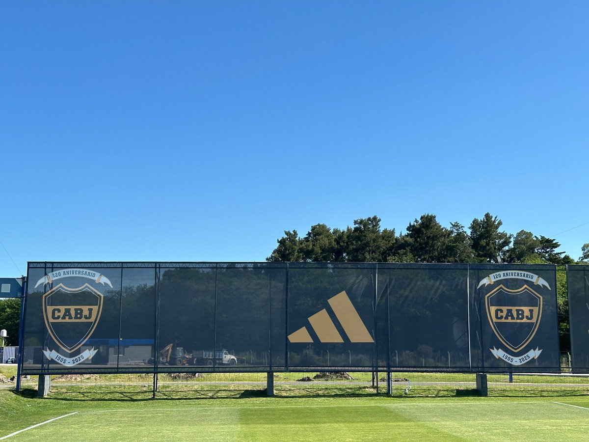 ObrasBocaJrs's tweet image. Un predio modelo, cada día mas lindo 🤩

Seguimos priorizando la imagen institucional de nuestro Predio con trabajos constantes de mantenimiento y renovación.

Se colocaron nuevas lonas perimetrales para unificar visualmente el espacio.