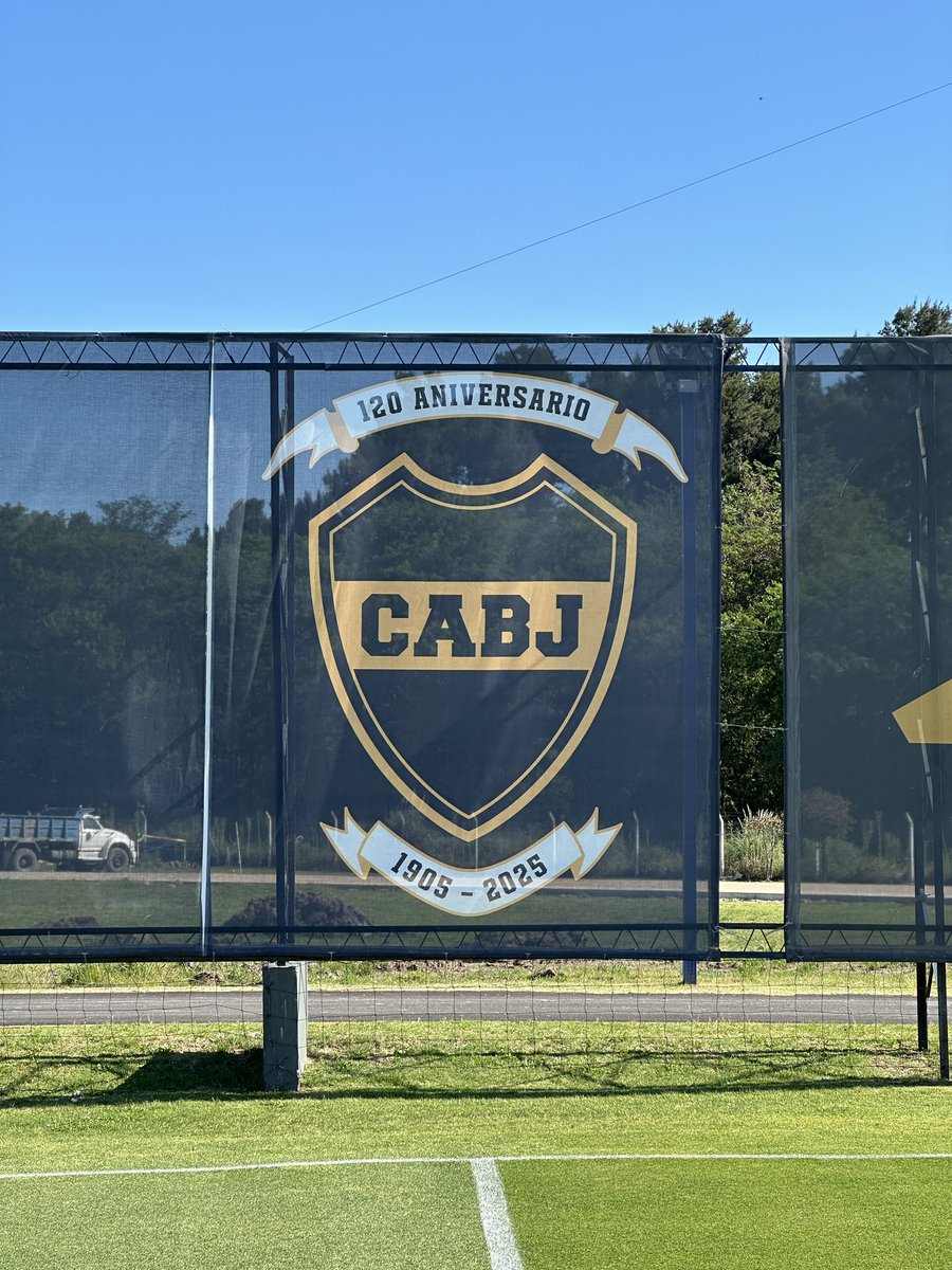 ObrasBocaJrs's tweet image. Un predio modelo, cada día mas lindo 🤩

Seguimos priorizando la imagen institucional de nuestro Predio con trabajos constantes de mantenimiento y renovación.

Se colocaron nuevas lonas perimetrales para unificar visualmente el espacio.