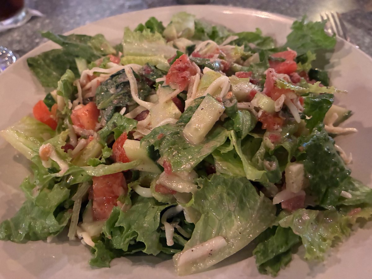 CapeCodBars's tweet image. Is it possible their Tavern Wings just keep getting yummier every time I go? Stopped in for an app, chopped salad &amp;amp; a pumpkin martini at @ScargoCafe’s cozy bar. #Dennis #CapeCod