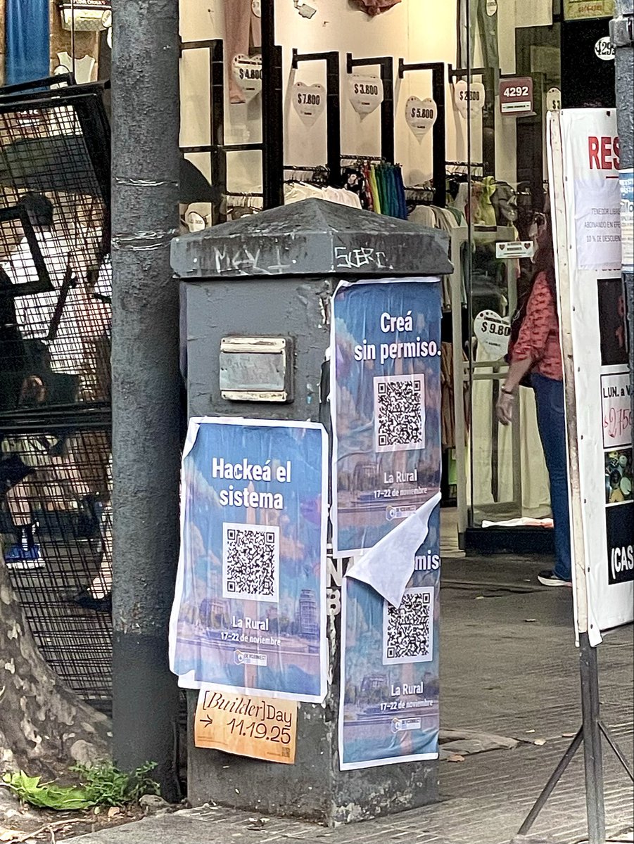 JuliaTilinga's tweet image. #DevConnectARG advertisement on the streets of Buenos Aires