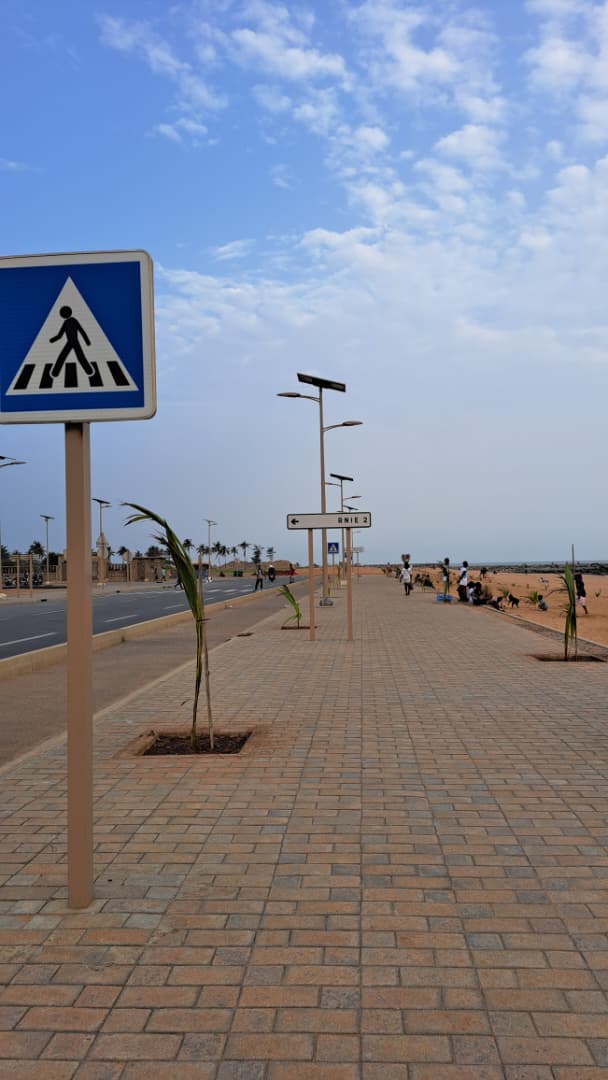 aishaabdi___'s tweet image. Very public spaces btw.