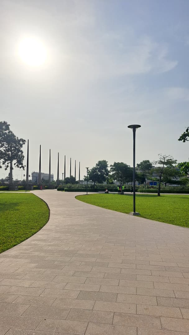 aishaabdi___'s tweet image. Very public spaces btw.