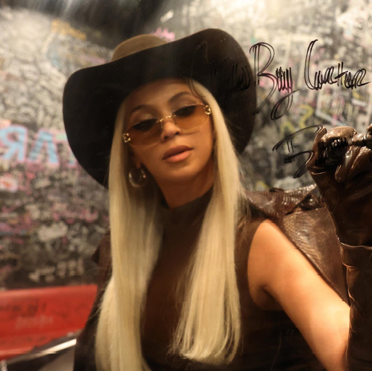 corxcx's tweet image. Beyoncé will make a guest appearance in the third season of #Euphoria 
She is rumored to play a dealer that Rue owes money.