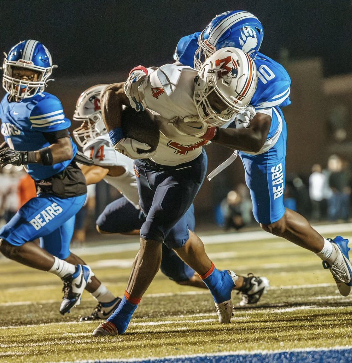 🚨#ReptheM #AGTG FULL SENIOR SEASON HIGHLIGHTS! hudl.com/v/2TGaPZ 🚨MISSED 3 games due to minor injury 

Stats:
-950 rushing yards ( 130 carries ) (9.5 Yard per carry)

-16 Rushing TDS 

-160 receiving yards ( 9 receptions) 

1,110 Total yards
-BEST RB IN THE STATE⭐️⭐️⭐️