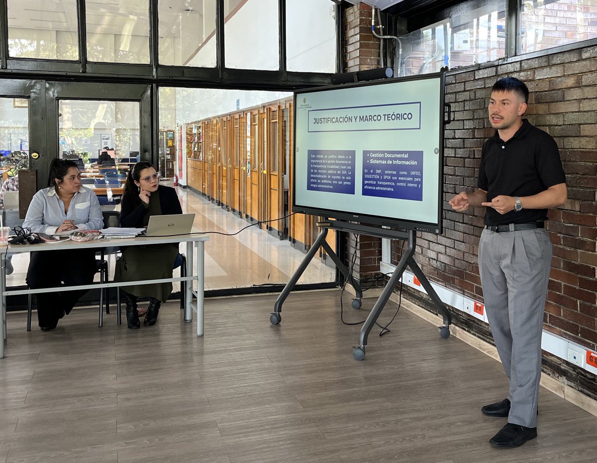 ESAPOficial's tweet image. 🧠Otros trabajos estudiaron diferentes entidades como el DNP, y plataformas del Estado como la PIIP, además de caracterizar comunidades beneficiadas por decretos. En este espacio los estudiantes también comparten algunos aprendizajes adquiridos en su práctica profesional.