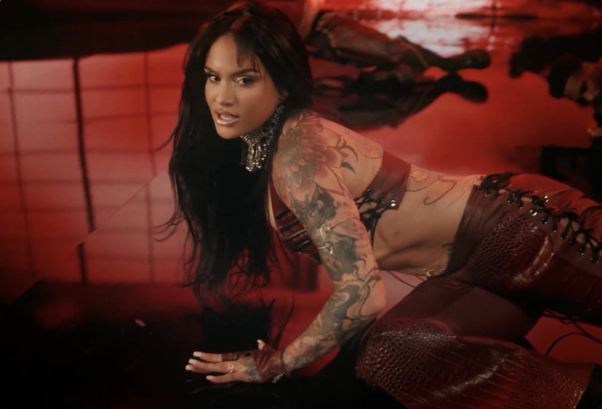 .<a href="/Kehlani/">Kehlani</a> never fails to make me fall in love over &amp; over &amp; over again 😭