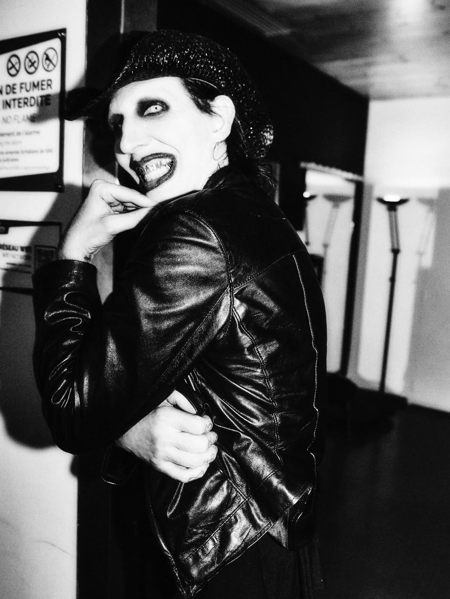 WhatHuhWhat_'s tweet image. I deserve to be dead. God he’s beautiful