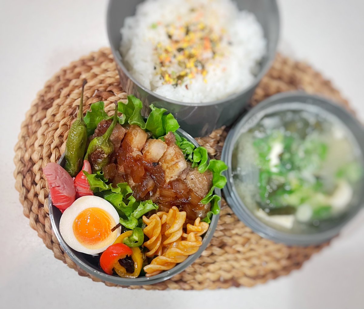 rururuyay's tweet image. 2025.11.27.thu.

　　皆様֒♡
おはようございます𖧷.◦

今日の息子弁は
トンテキつくりました𓂃 𓎩 𓌈

夜は10時に寝てるのに
寝ても寝ても眠い私🥱

今日も元気で過ごしましょうね🍀*゜

#るい弁
#お弁当記録