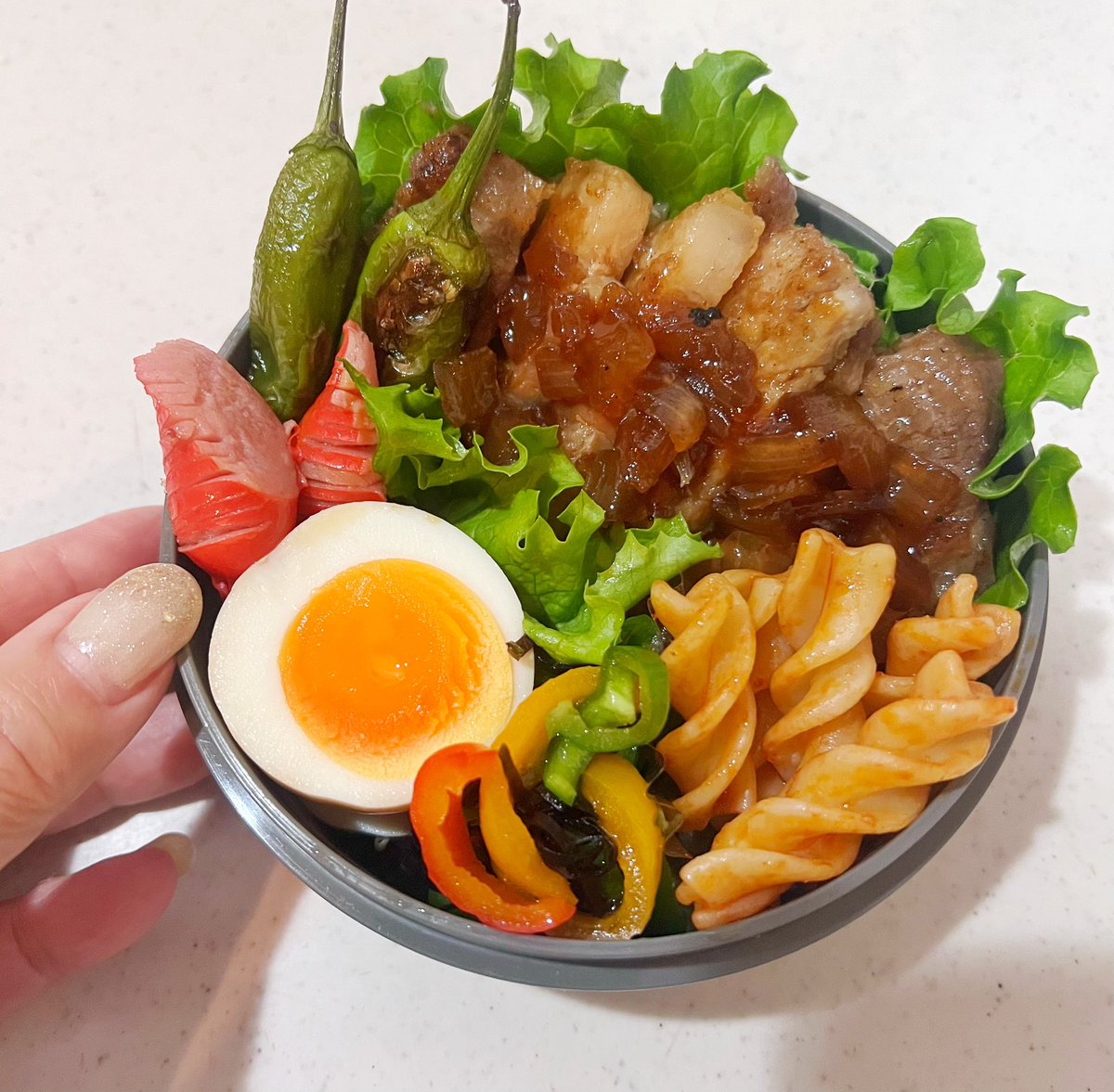 rururuyay's tweet image. 2025.11.27.thu.

　　皆様֒♡
おはようございます𖧷.◦

今日の息子弁は
トンテキつくりました𓂃 𓎩 𓌈

夜は10時に寝てるのに
寝ても寝ても眠い私🥱

今日も元気で過ごしましょうね🍀*゜

#るい弁
#お弁当記録