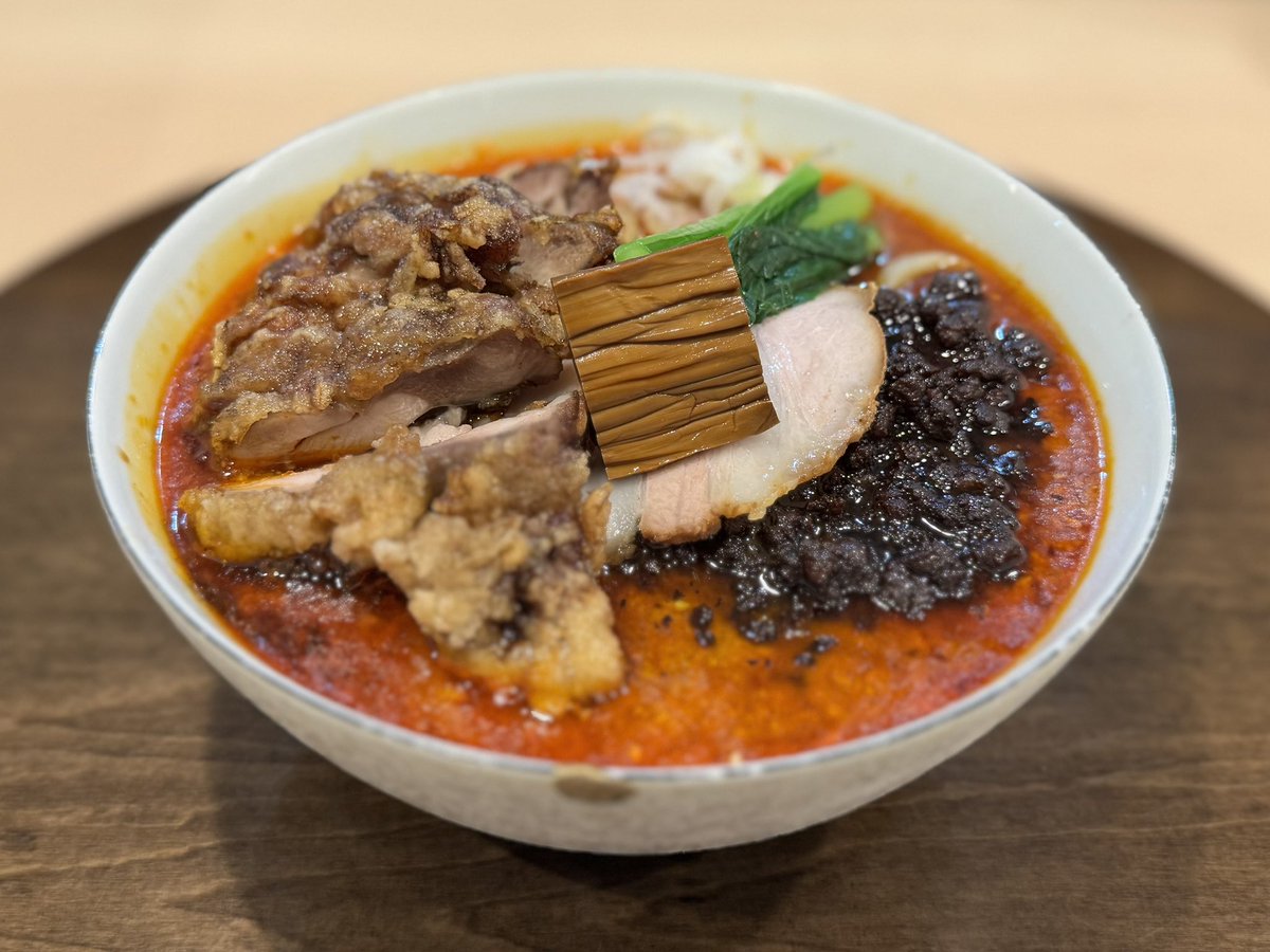 手打麺祭 かめ囲
担々麺+親鶏パーコー
アフター5にYKZ君と🍜デート
お目当ては夜の部限定
濃厚ドロリッチな担々スープ
麻辣はぼちぼちでんな（辛痺マシ希望）
親鶏パーコーのゴリゴリ食感がクセになりそう
つまるところ、打ち立て・切り立て・湯がき立ての手打ち麺が一番うまい💯💮
ご馳走様でした！🙏