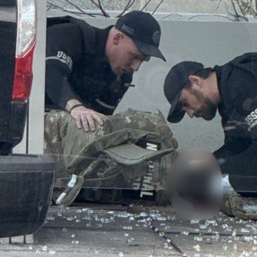 introspecnews's tweet image. 🚨🇺🇸 URGENT : Deux membres de la Garde nationale abattus près de la Maison Blanche à Washington, D.C. La Maison Blanche est en alerte ⚠️🧐  #BreakingNews