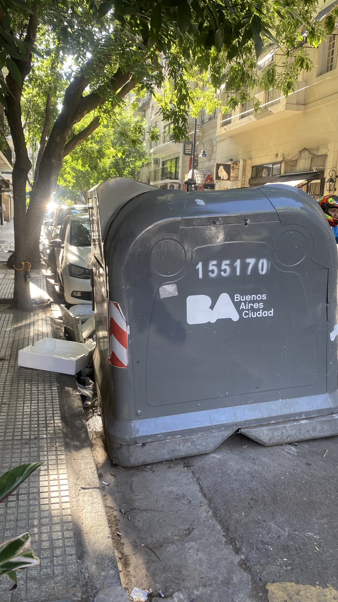 RECONTRA HARTA DE MIS VECINOS!! En el dia de "Si tu lavarropas no sirve tiralo a la calle" vecinos de Retiro/Recoleta se cagan en el prójimo. Arenales frente a ADA. Multen a los frentistas! Arenales 1226. 
<a href="/VecinosCon5633/">Somos CABA</a>
<a href="/NerinaAndrea/">Andrea</a>
<a href="/ibaistrocchi/">Ignacio Baistrocchi</a>
<a href="/jorgemacri/">Jorge Macri</a>
<a href="/gcba/">Buenos Aires Ciudad</a>