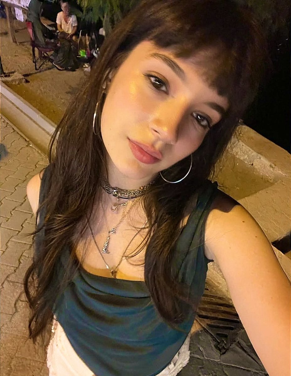 en sevdiğim fotoğrafı ile herkese iyi geçeler,güzel haberlerini almak dileğiyle çiçeğim ✨🤍🕊️ #MinaDemirtaş