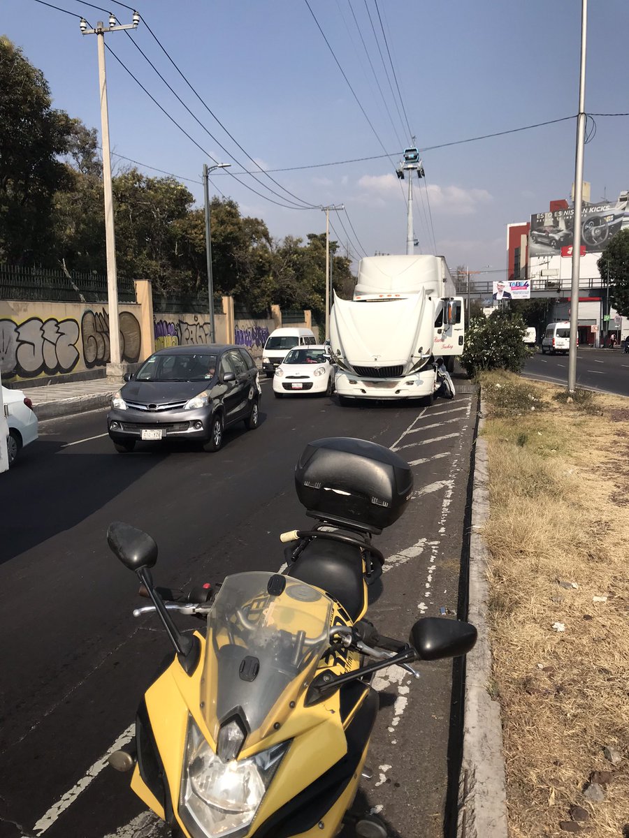 Tráiler descompuesto en Av. Constituyentes a la altura de la Av. Observatorio afecta el tránsito hacia la zona de Santa Fe. <a href="/Joya937FM/">Joya 93.7 FM</a> <a href="/RadioCentroMX/">Grupo Radio Centro</a> <a href="/universal881fm/">Universal 88.1 FM</a> <a href="/alfa913fm/">Alfa 91.3 FM</a> <a href="/laz1073fm/">La Z 107.3 FM</a> <a href="/laoctavadigital/">LA OCTAVA</a>