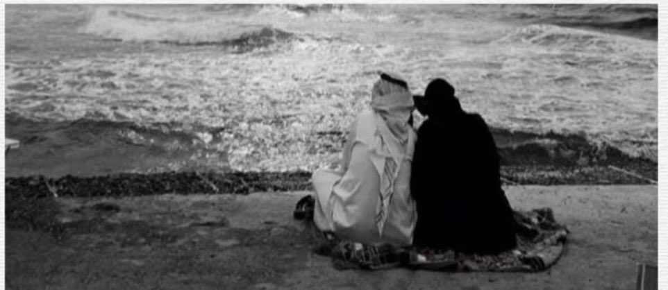 وش ذا الحلا كلّه وذا الزين والذوق
ياطاغيه في فتنتك وبْجمالك

أرهقتي كل الغيد في حسن منطوق
واتعبتي العالم وكنك لحالك

والله على شوفك ولاماك مطفوق
لو كان في شوفتك موت ومهالك

أخذي غرامي والأحاسيس والشوق
خلّي غرامي من يمينك شمالك

أسرفْت في حبّك يابو خصر مدقوق
يازاهيه الأرداف وشهو