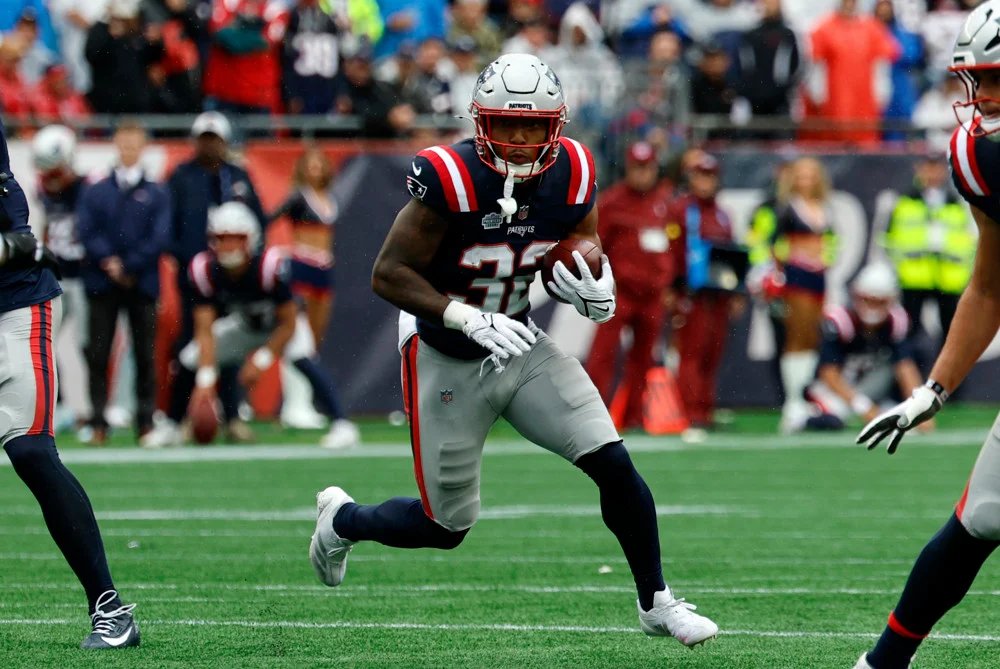 My Weekly Snap Count and Usage Breakdown is live!  

I highlight key roles, usage trends, some surprises of the week, and more.  

📊 Full analysis: fantasyguru.com/snap-counts-us…