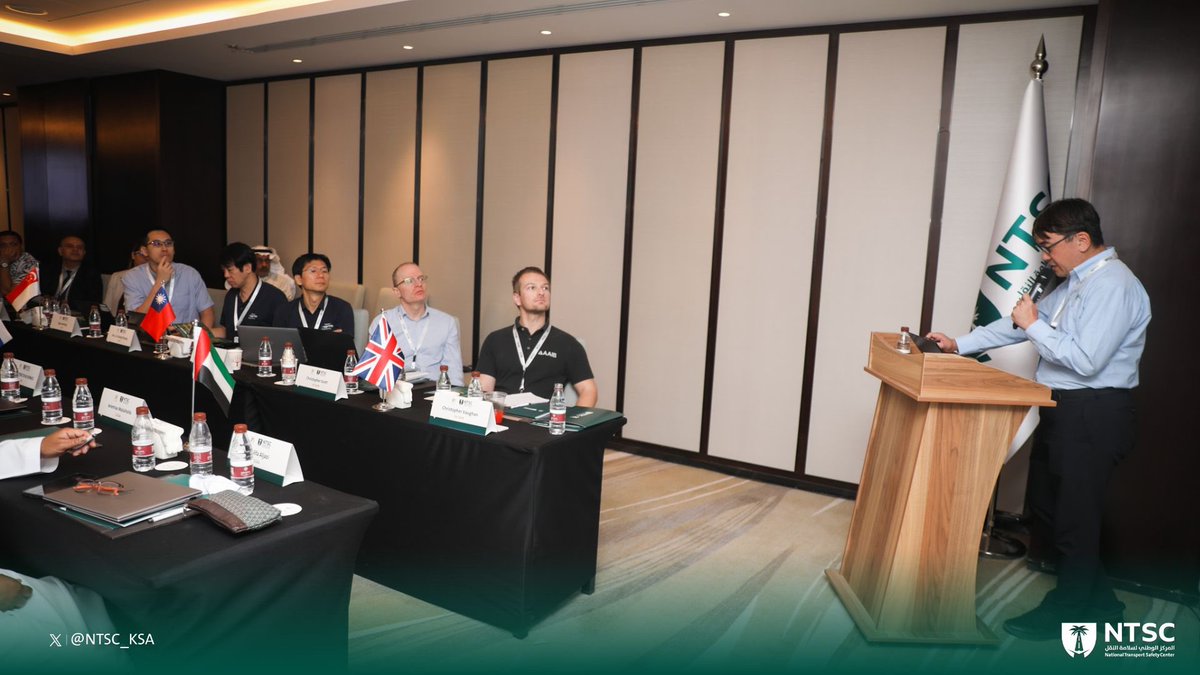 في اليوم الثاني من اجتماع المجموعة الدولية لمحققي مسجلات وسائل النقل؛ ناقش الخبراء عدة مواضيع فنية تتمحور حول أهمية البيانات الرقمية والصوتية المستخرجة من الأجهزة والنظم المستخدمة في وسائل النقل في تقديم الدعم الفني لتحقيقات السلامة في حوادث النقل.

#المركز_الوطني_لسلامة_النقل