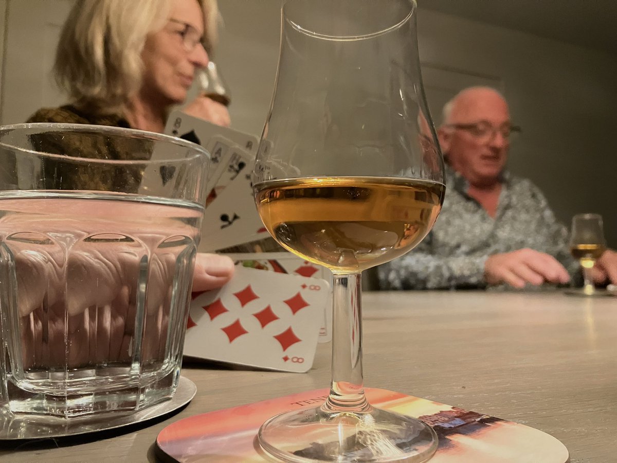 Ons (niet zo vaste) voornemen om doordeweeks geen alcohol te drinken staat ernstig onder druk nu onze vrienden ook met pensioen zijn. Het is elke dag weekend!