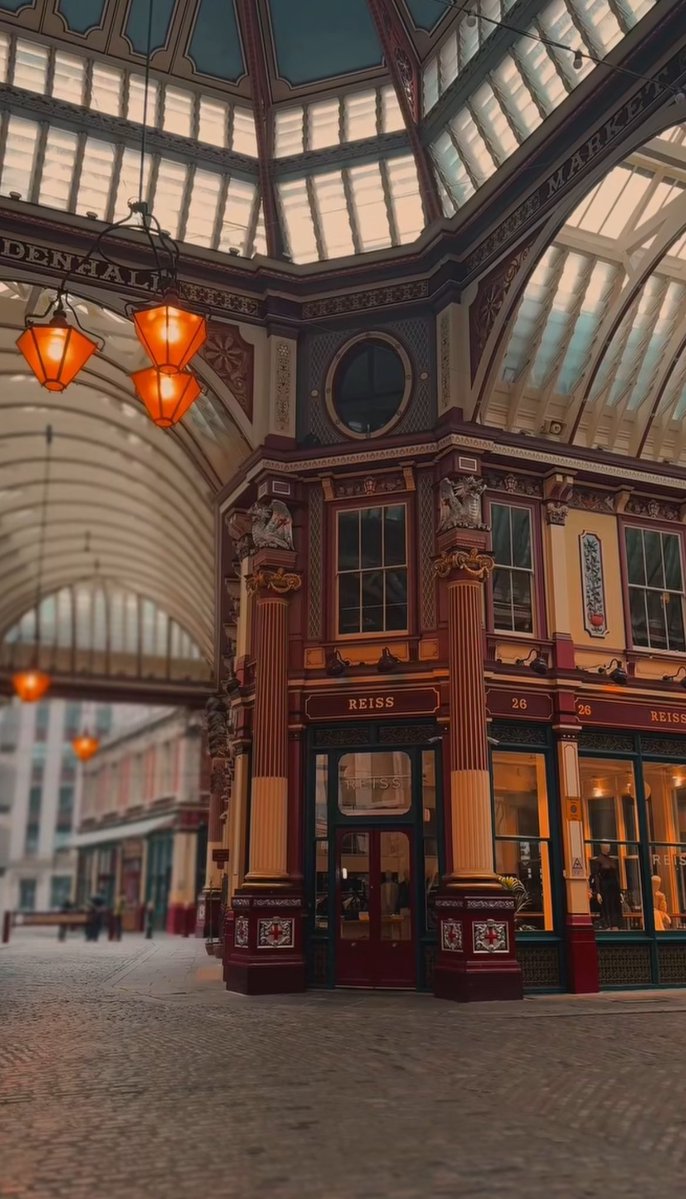 purelivn's tweet image. london in autumn 🍂