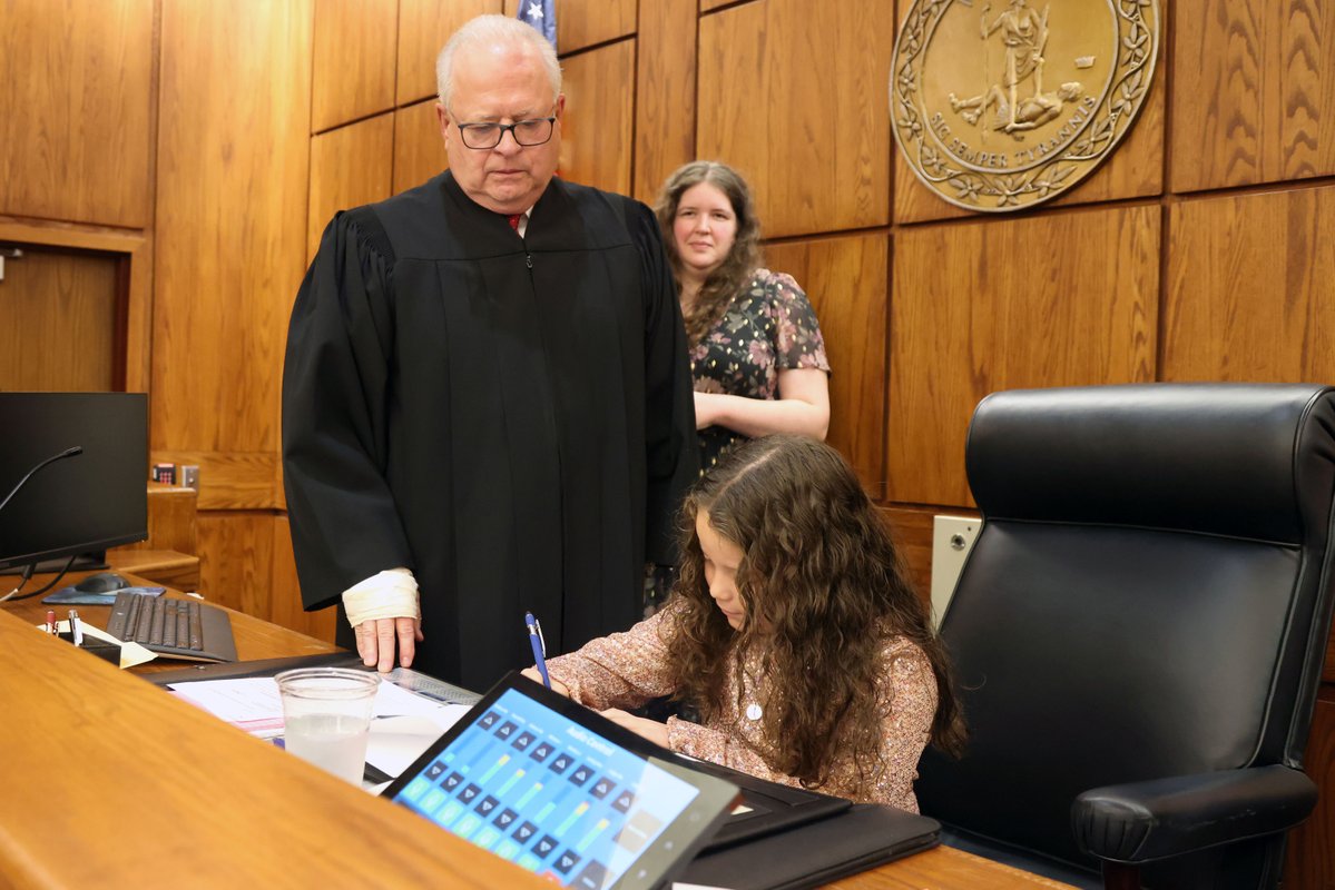 pwcgov's tweet image. Laughter and new beginnings filled the Prince William County Courthouse as we celebrated National Adoption Day.

For 22 years, our county has celebrated this day. In that time, 107 children have found permanent homes. 

Read the full story: loom.ly/xX47MzA