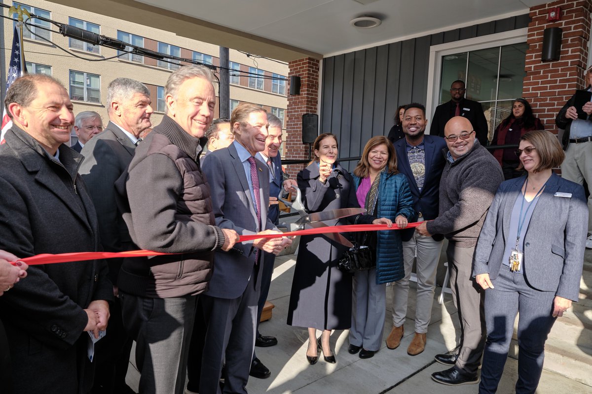 HFTBforVeterans's tweet photo. Our hearts are full after the Grand Reopening of Homes for the Brave! Thank you to all who joined us! Your support means the world! 

 #HomesForTheBrave #VeteranHeroes #Bridgeport #CommunityLove #HopeForVeterans #ThankYou https://t.co/Pm39rE5Y19