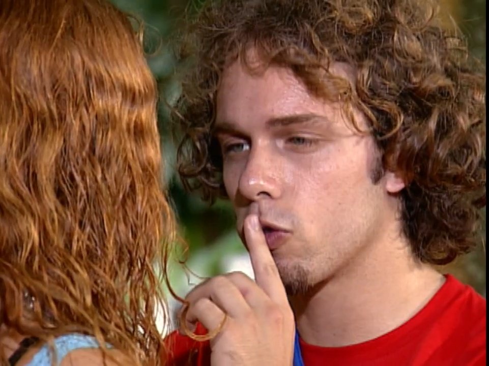 o Catraca ameaçando a Bel pra ela parar de fofoca sobre o acidente no estaleiro e eu sentindo tensão sexual entre eles...A LOUCAAA!!!
#malhacao2004