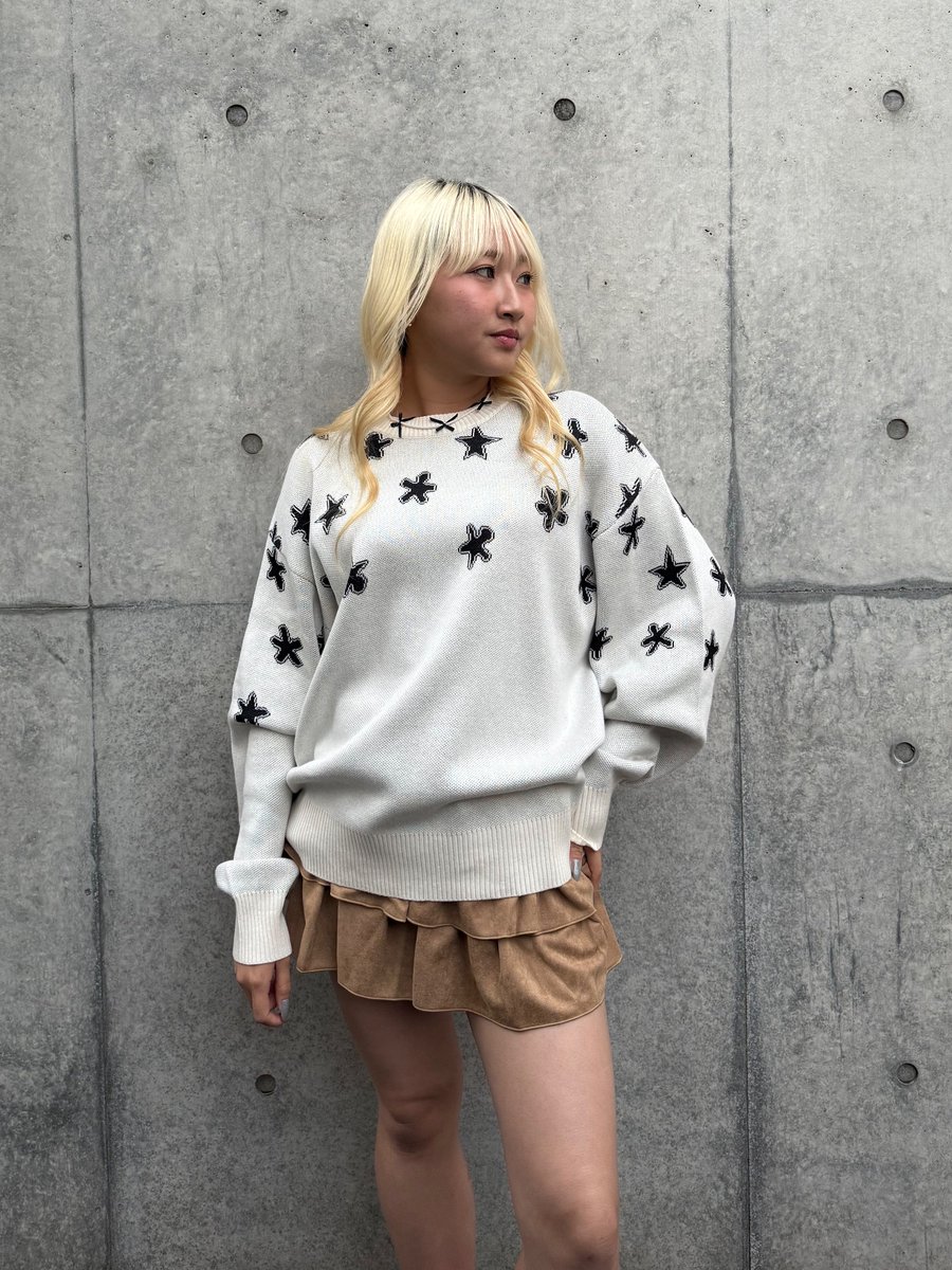 vertical_garage's tweet image. 【*p(R)ojectR®】
2025 FALL/WINTER COLLECTION DELIVERY 02 

■ITEM LINE-UP
Scattered Characters Knit
PRICE:￥16,500
COLOR：White/Black
SIZE：S/M/L/XL

着用サイズM
スタッフ身長160cm

【ONLINE】
 verticalgarage.jp/projectr 

#THERAMPAGE #projectr
@therampagefext 
@projectr___