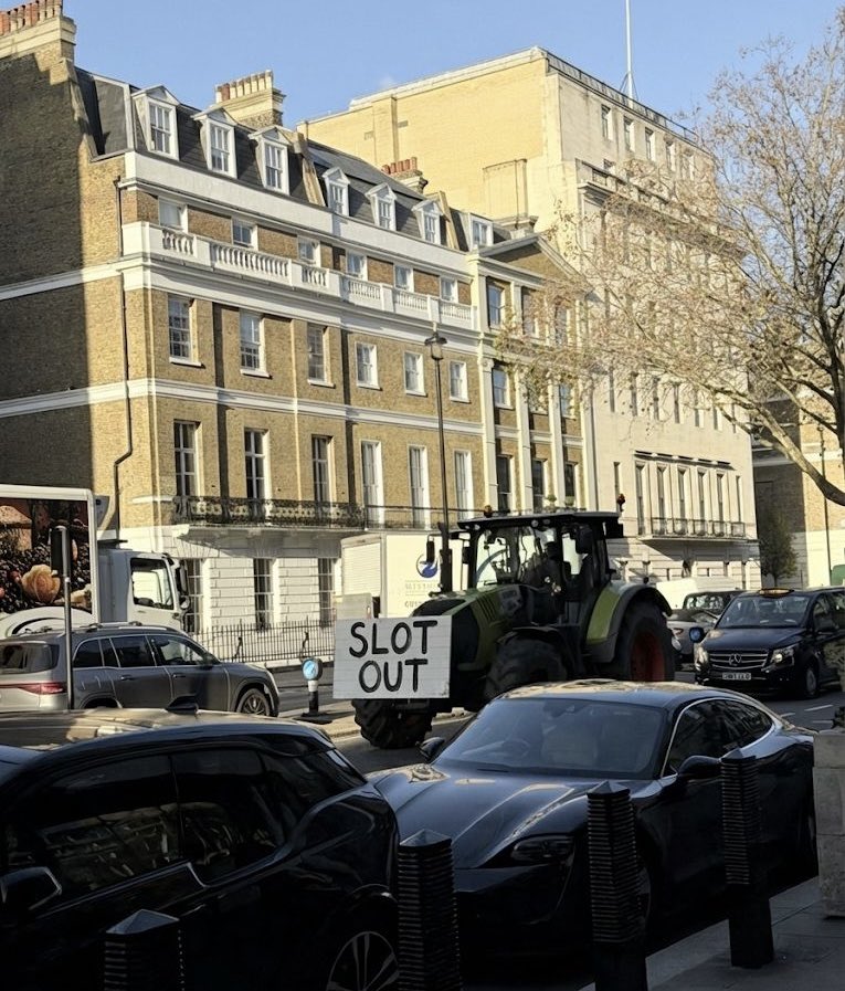 GetYourTipsOut's tweet image. The farmers knew 💀🚜🔴