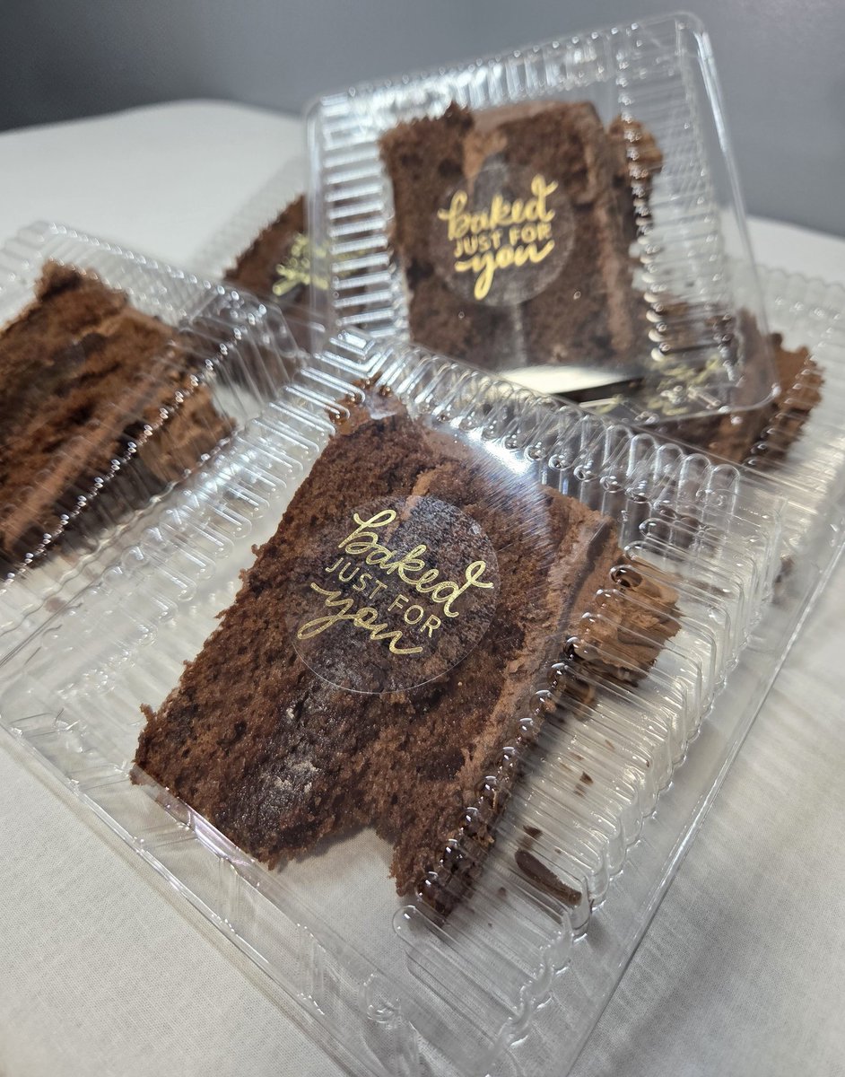 RDSBakeShop's tweet photo. Ruthy’s Rustic Chocolate Delight Slice Cakes: Two moist layers, smooth cocoa buttercream, elegant chocolate drip, and hand-piped swirls. The perfect blend of comfort and sophistication. ✨🍫
Baked with love by @RDSBakeShop #connecticut #bakedgoods #ruthysdessertsandsweets https://t.co/hOgECkrCag