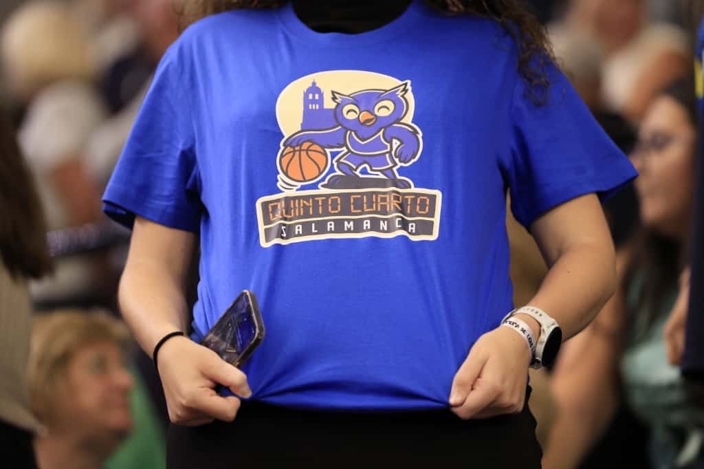 MariaPedrosa10's tweet photo. Pues hay NUEVA PEÑA en @CBAvenida 

 ‘Quinto cuarto’ para animarrrrr💙 https://t.co/u5ZaMV4wMJ