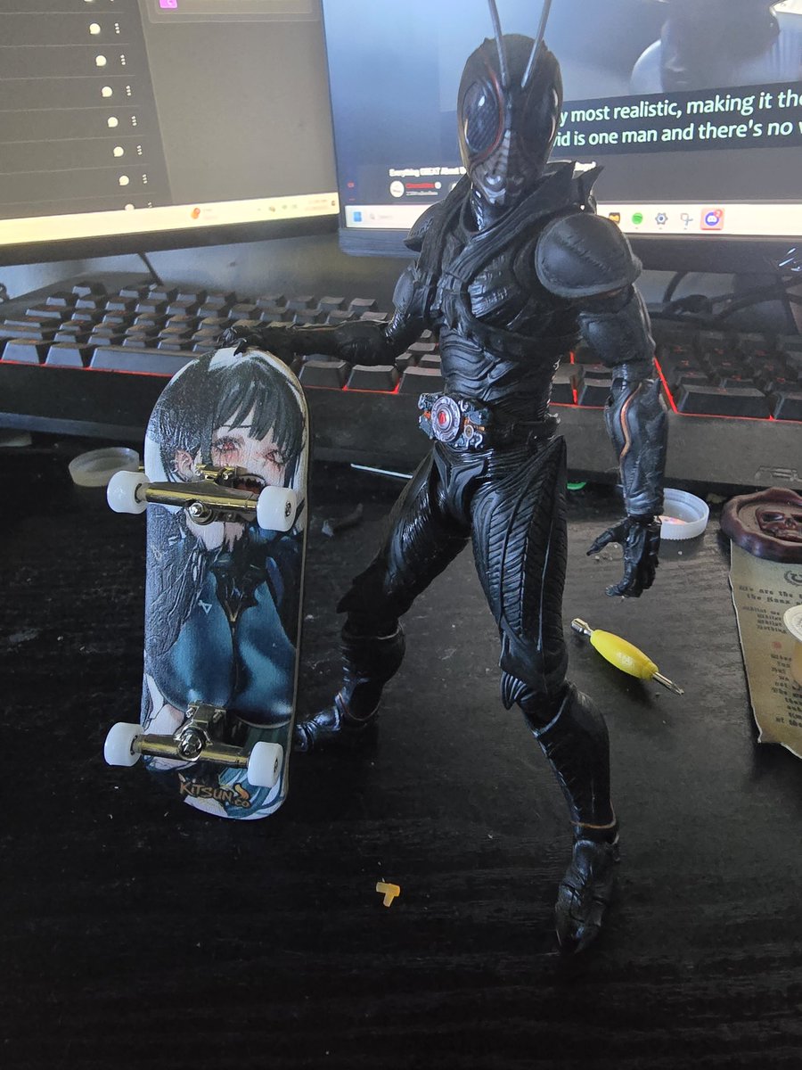 modrawsstuff's tweet image. Ignore the messy desk I got blacksun a behemoth skateboard