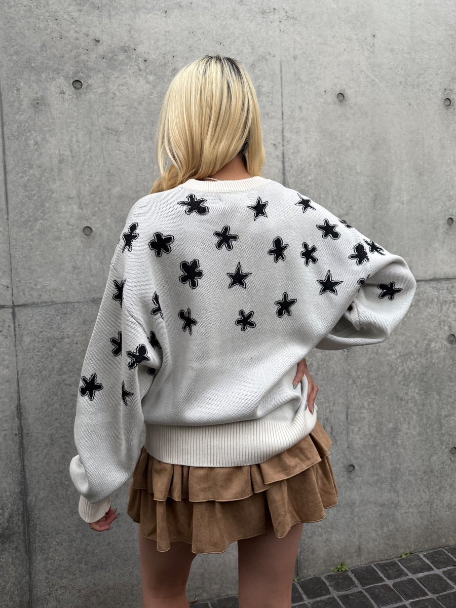 vertical_garage's tweet image. 【*p(R)ojectR®】
2025 FALL/WINTER COLLECTION DELIVERY 02 

■ITEM LINE-UP
Scattered Characters Knit
PRICE:￥16,500
COLOR：White/Black
SIZE：S/M/L/XL

着用サイズM
スタッフ身長160cm

【ONLINE】
 verticalgarage.jp/projectr 

#THERAMPAGE #projectr
@therampagefext 
@projectr___