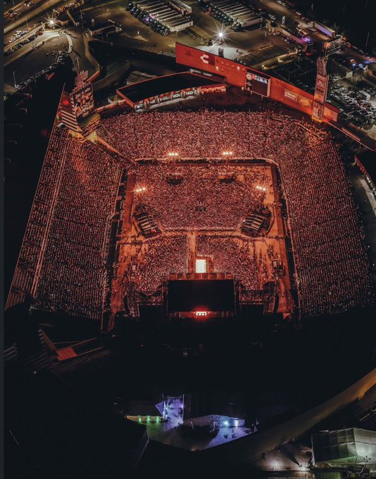 TheePopCore's tweet image. Due to unprecedented demand, Shakira has announced three additional concerts in Mexico in February.

LMYNL World Tour extends its record as the biggest female tour ever in a single country outside the United States (31 stadiums).