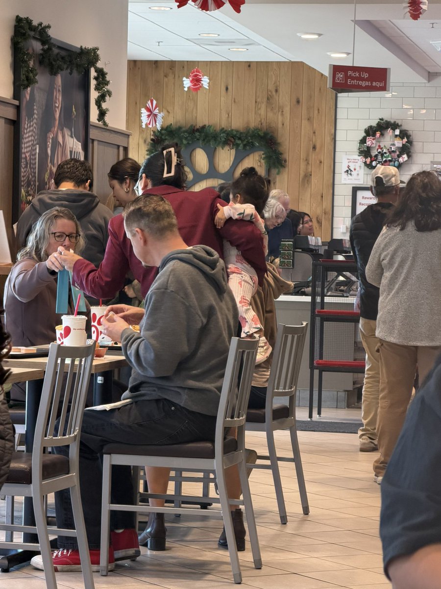 mpoole3's tweet photo. Pretty incredible to see, an employee (mother) at @ChickfilA with no childcare options, taking food out with one hand and her child in the other! #Concord #California https://t.co/BObYhmk9Kl