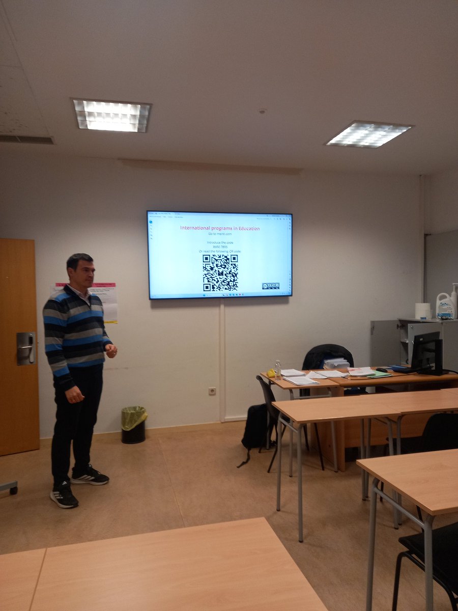 Fantastico contar con <a href="/cramosvcv/">Carlos RVCV</a> en el Máster Universitario en Enseñanza Bilingüe en <a href="/urjc/">URJC</a>. Un experto en #internacionalizacion,  algo esencial en colegios bilingües.
Enhorabuena. Congrats!!
 <a href="/urjc/">URJC</a>  <a href="/Ens_bilingue/">Enseñanza Bilingüe</a> <a href="/emo_urjc/">Escuela de Másteres Oficiales de la URJC</a> 
#máster #bilingüe #formación